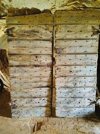 portone settecentesco chiodato