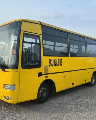 SCUOLABUS IVECO 80 E 18 SITCAR