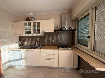 Cucina in legno laccato