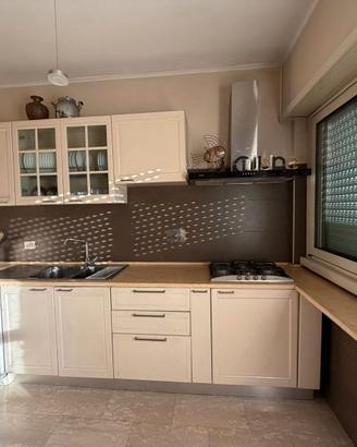 Cucina in legno laccato