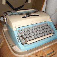 Macchina da scrivere Consul