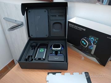 Robot "EMO GO HOME" con accessori e home station.