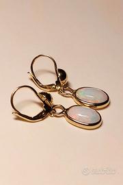  Orecchini in oro 18kt con opale
