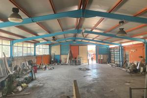 Capannone uso commerciale