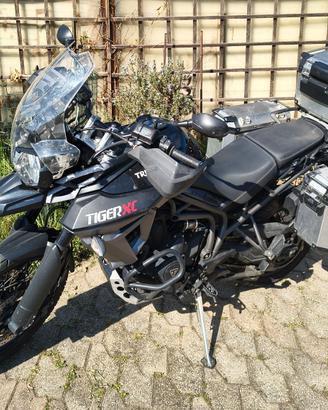 Triumph Tiger 800 XC super accessoriata + ricambi