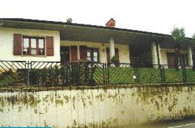 Immobile in asta di 227 m² con 4 locali e box auto