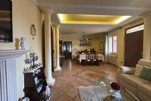 VILLA A SCHIERA D'ANGOLO A MORRO D'ORO