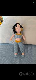 Jasmine di Aladdin fatta a mano all'uncinetto