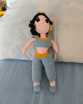Jasmine di Aladdin fatta a mano all'uncinetto