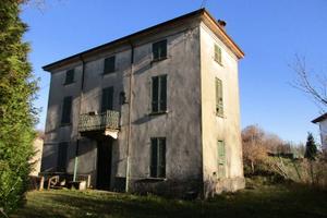 Rustico / Casale di 250 m² con 5 locali a Bore