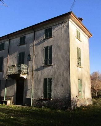 Rustico / Casale di 250 m² con 5 locali a Bore