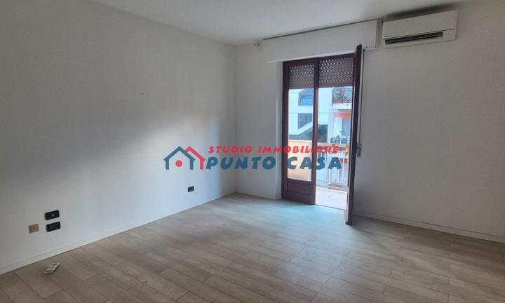 PRESSI C.SO P.MATTARELLA-Via degli Iris-Trilocale