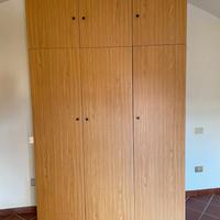 ARMADIO GUARDAROBA IN LEGNO COME NUOVO