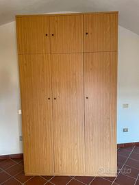 ARMADIO GUARDAROBA IN LEGNO COME NUOVO