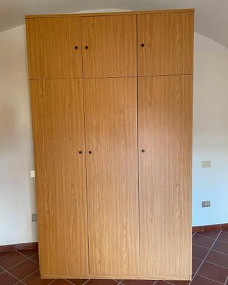 ARMADIO GUARDAROBA IN LEGNO COME NUOVO