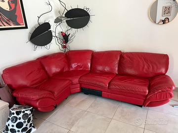Divano angolare rosso in pelle