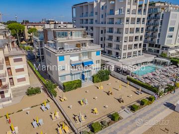 Appartamento Quadrilocale Frontemare in Piazza Mar