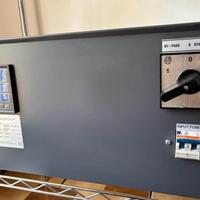 Stabilizzatore di tensione monofase