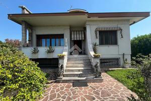 VILLA SINGOLA A CASTEL D'ARIO