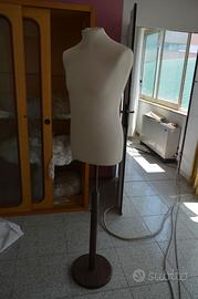 Manichino uomo vintage in legno e tessuto