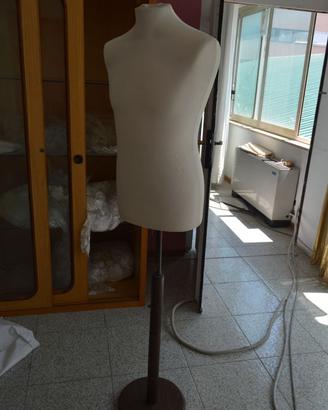 Manichino uomo vintage in legno e tessuto