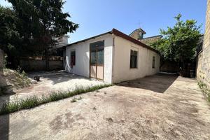 Casandrino locale di c.a 150 mq con cortile indip