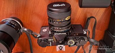 Olympus OM-1n più obiettivi e accessori 