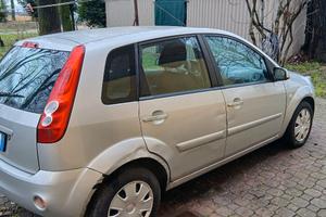 Auto Ford Fiesta