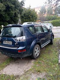 automobile Mitsubishi Outlander 