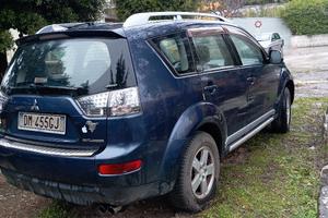 automobile Mitsubishi Outlander 