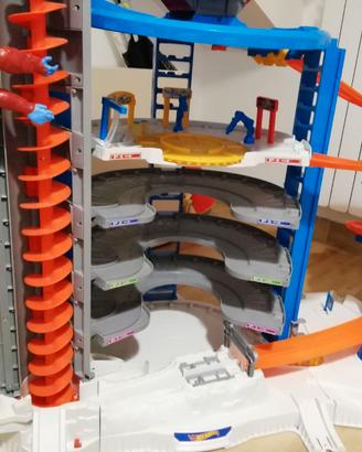 Pista garage hot wheels gorilla