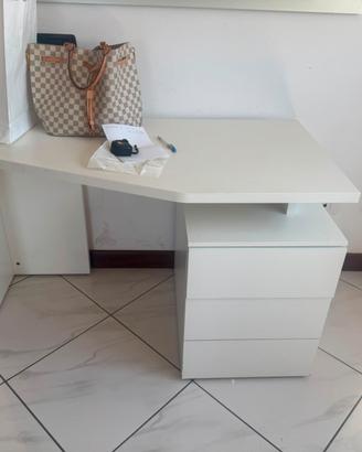 Scrivania più sedia