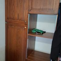 Armadio in legno di castagno