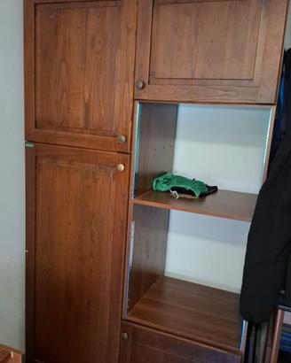 Armadio in legno di castagno