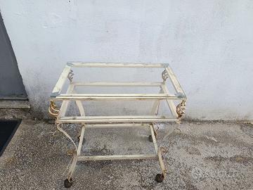 Carrello in ferro battuto con mensole 