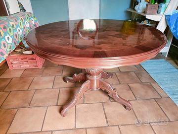 Tavolo rotondo stile antico 