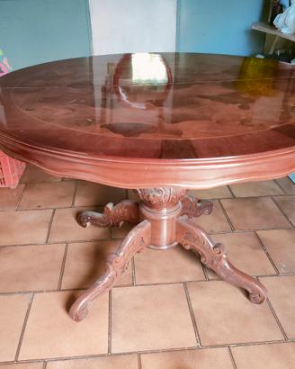 Tavolo rotondo stile antico 