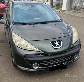 Peugeot 207 con gancio traino