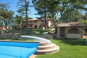 Rustico / Casale di 340 m² con 4 locali e box auto