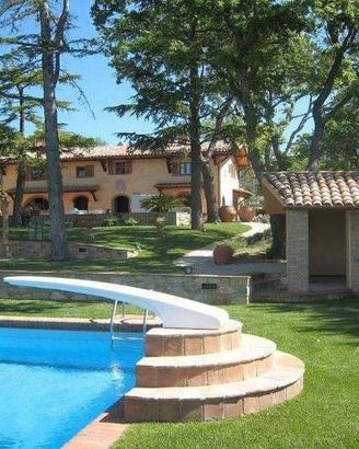 Rustico / Casale di 340 m² con 4 locali e box auto