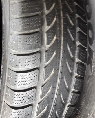 Gomme 205 / 70 R 15 96T
