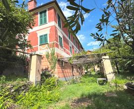 VILLA A SCHIERA A SERRA RICCÒ