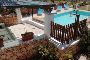 Trullo ostuni con piscina