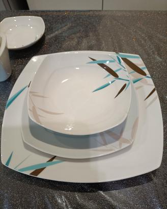 servizio di piatti e posate