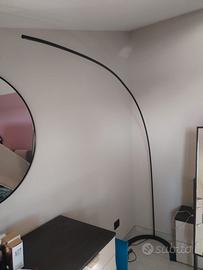 lampada LED da terra ad arco colore nero