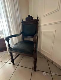 sedia antica in legno intagliato a soli €199