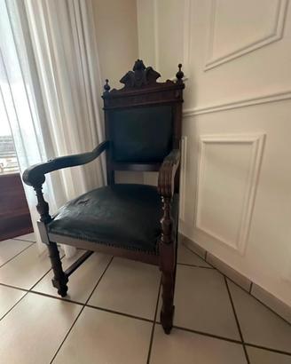 sedia antica in legno intagliato a soli €199