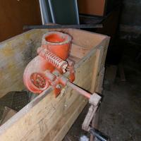 Mulino a mano sgrana pannocchie