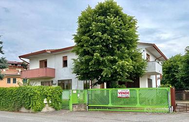 Villa di 400 m² con 5 locali a San Bonifacio