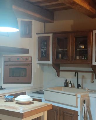 Cucina in legno finta muratura